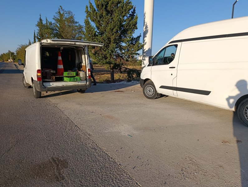 Yolda oto lastik tamiri